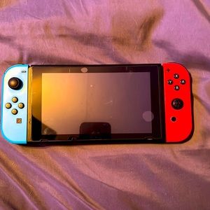 Works great!  missing kick stand,as it is shown on pictures .charger included.